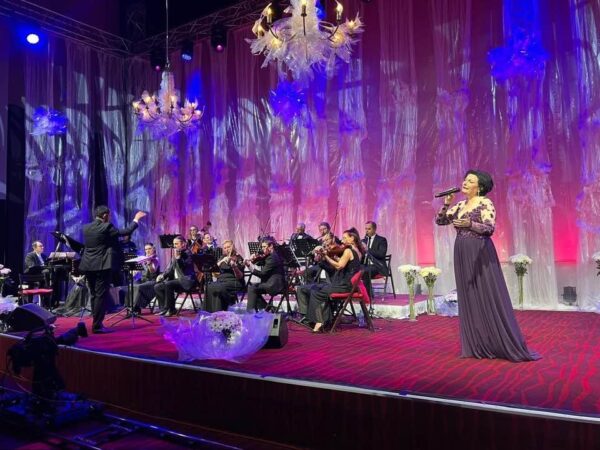 alina-mavrodin-vasiliu-600x450 Crizantema de Aur, povestea romanței românești la Târgoviște. Poeții și interpreții care au făcut istorie