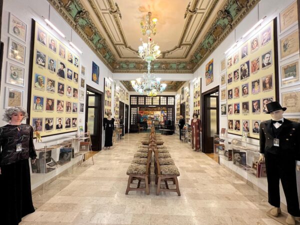 muzeul-casa-romantei-600x450 Crizantema de Aur, povestea romanței românești la Târgoviște. Poeții și interpreții care au făcut istorie